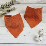 Organic cotton neutral dribble bib for babies- Cinnamon