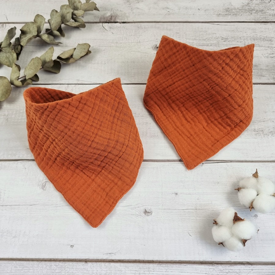 Organic cotton neutral dribble bib for babies- Cinnamon