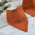 Organic cotton neutral dribble bib for babies- Cinnamon